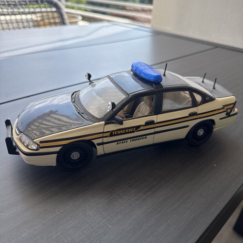 Maisto 2000 chevrolet impala - maisto,